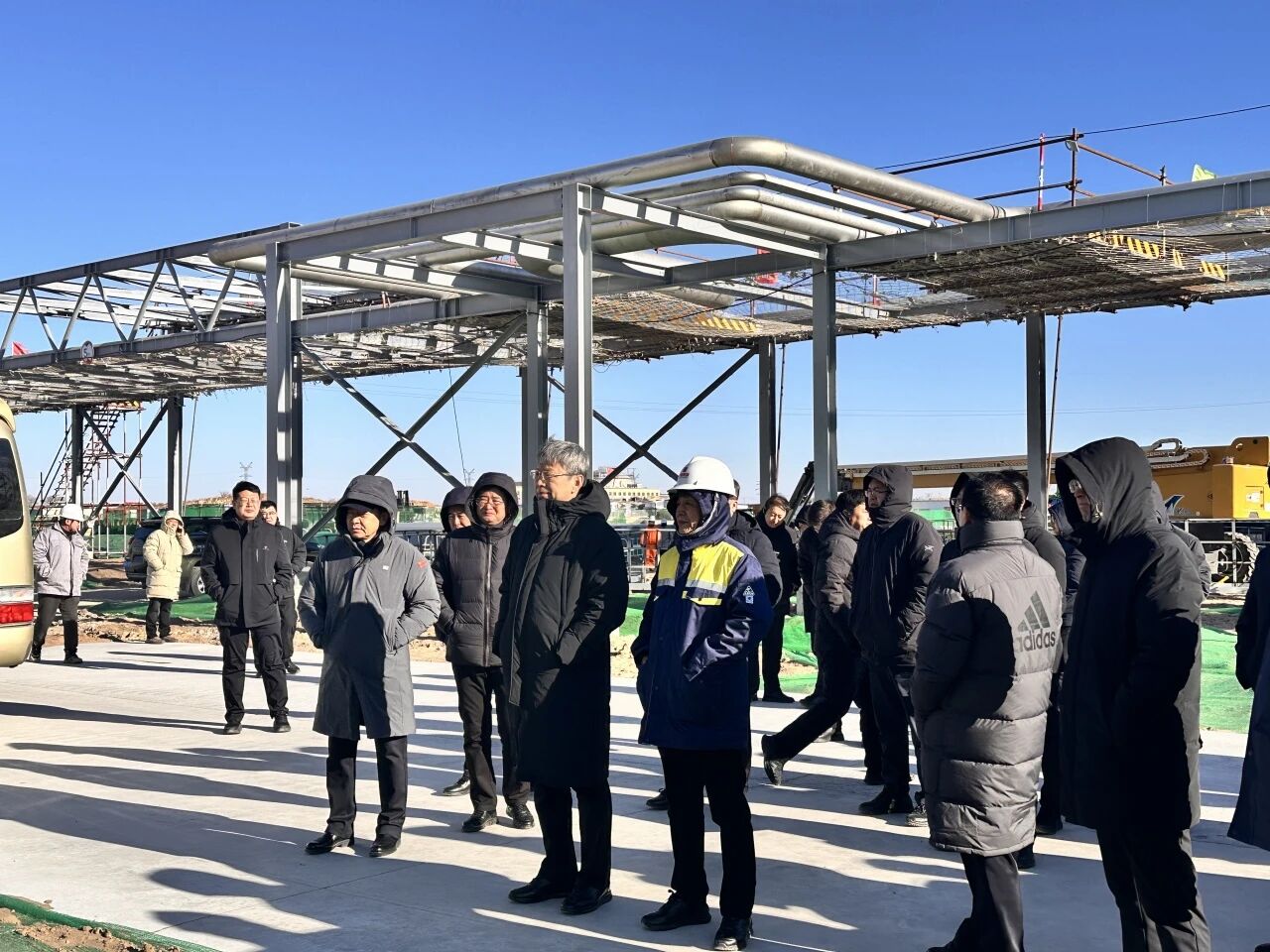 内蒙古自治区党委常委、通辽市委书记孟宪东一行莅临巨融能源通辽项目调研